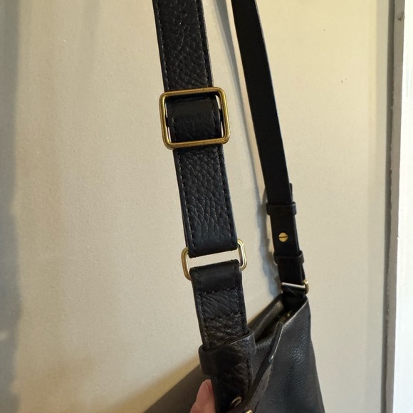 Elegant Fossil Black Leather Crossbody Bag - Picture 14 of 14